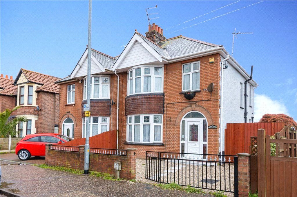 3 bed semidetached house for sale in Wellesley Road, ClactonOnSea