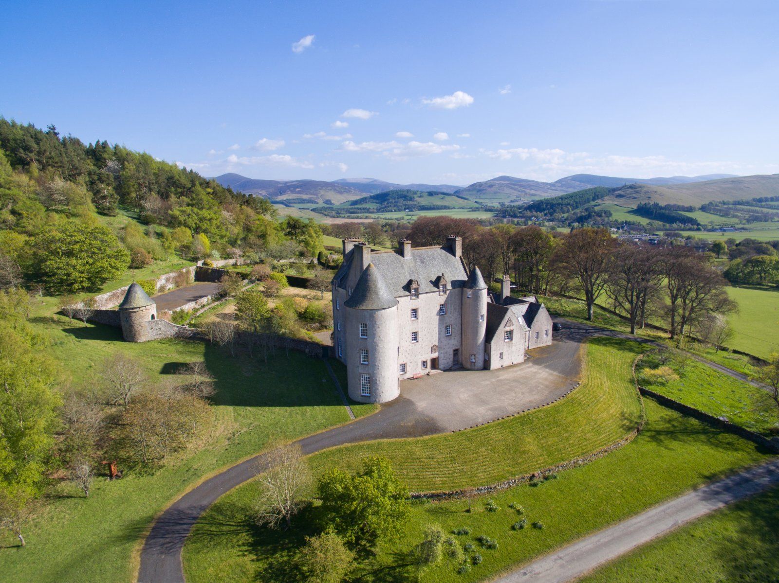 3 bed country house for sale in Broughton Place, Broughton