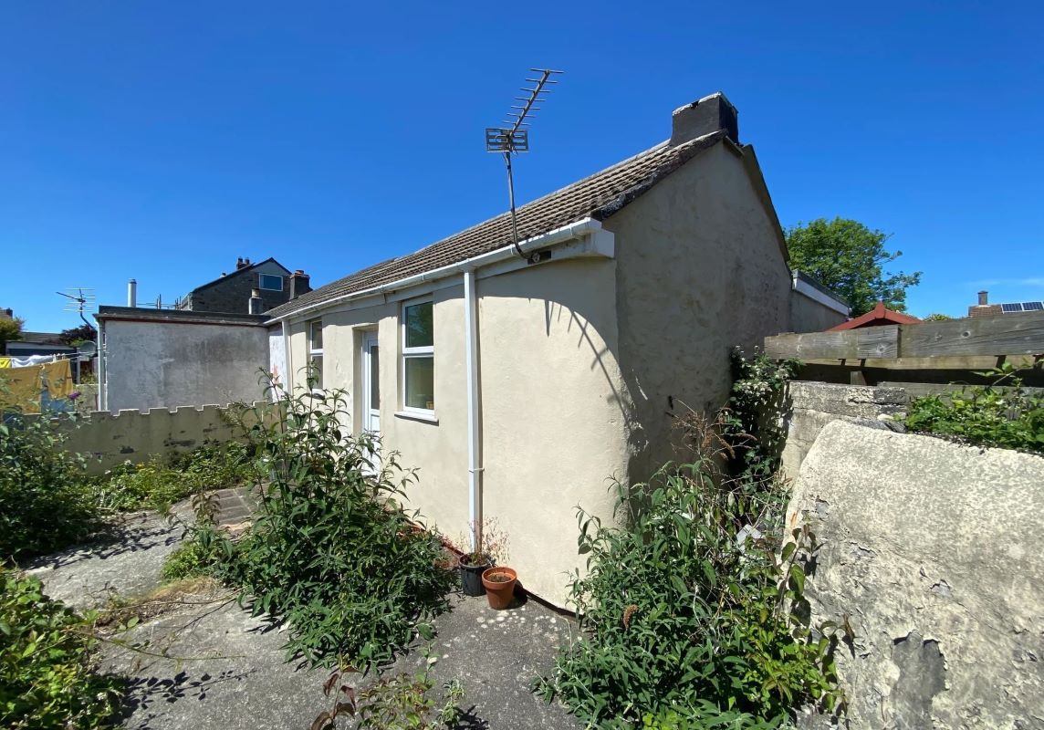 1 bed end terrace house for sale in 8 North Roskear Village, Camborne
