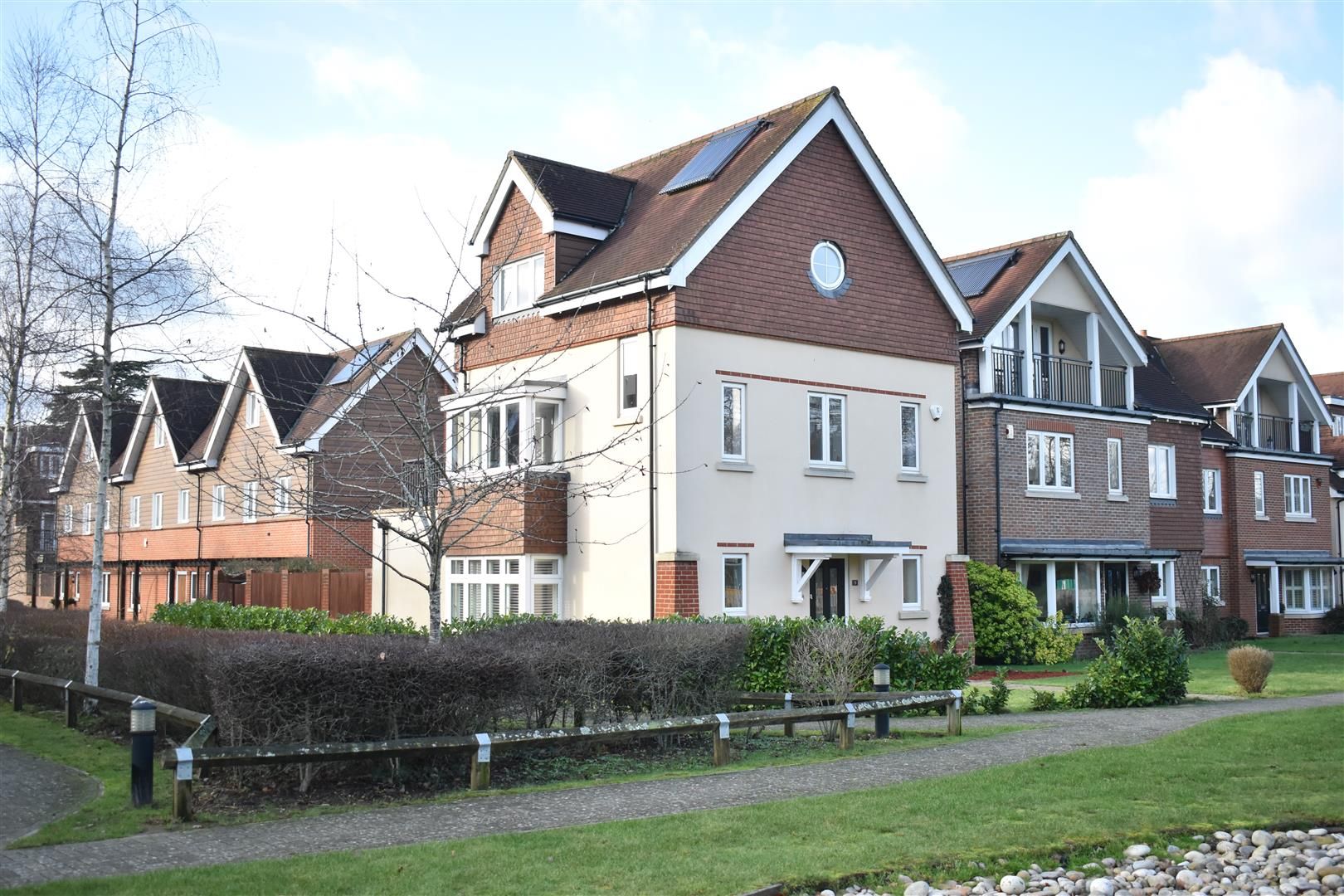4 bed detached house for sale in Mulberry Way, Ashtead KT21 Zoopla