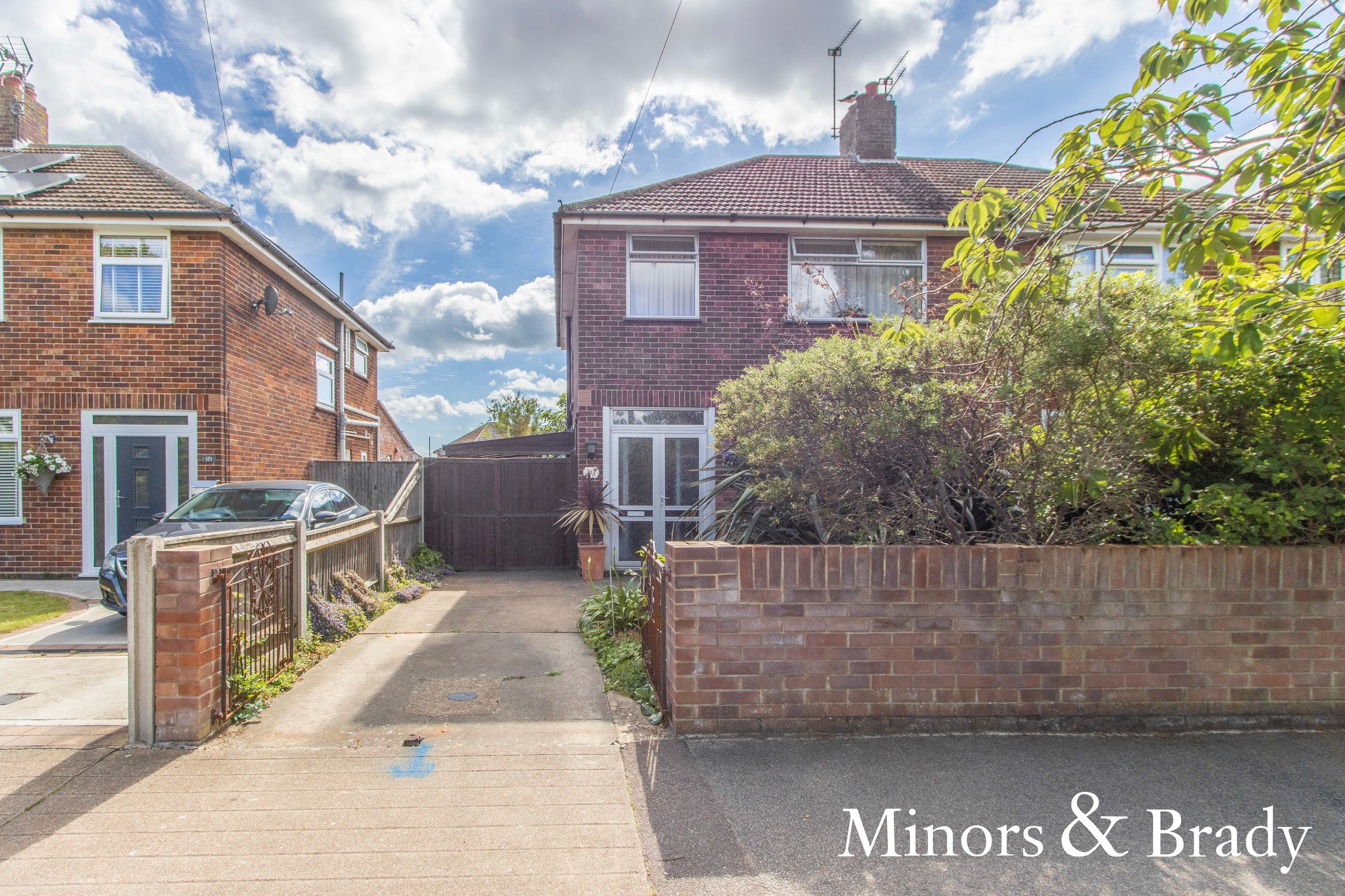 3 bed semidetached house for sale in Hollingsworth Road, Lowestoft