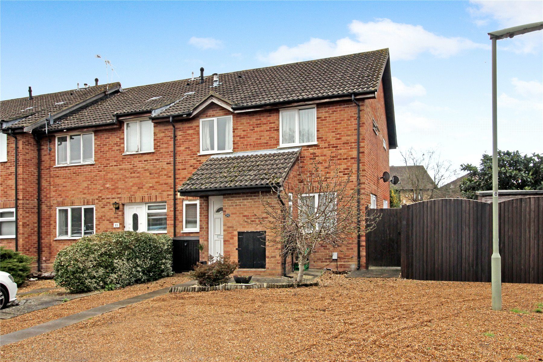 2 bed end terrace house for sale in Goldsworth Park, Woking, Surrey