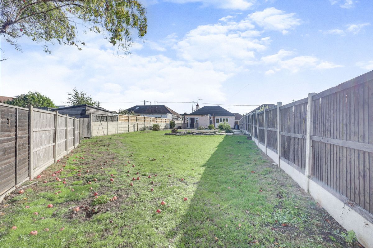 2 bed bungalow for sale in The Driveway, Canvey Island SS8 Zoopla