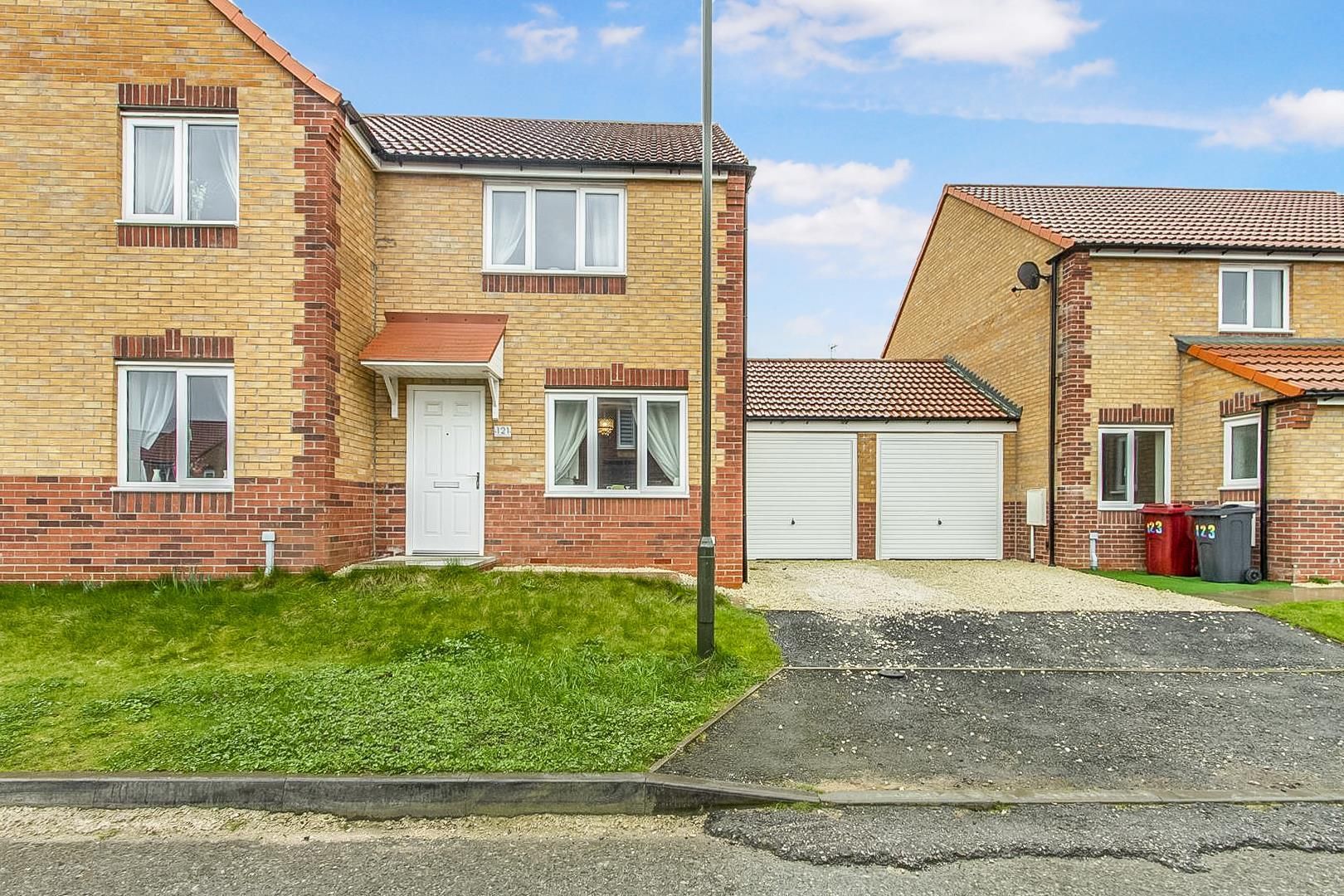 2 bed semidetached house for sale in Masefield Avenue, Holmewood