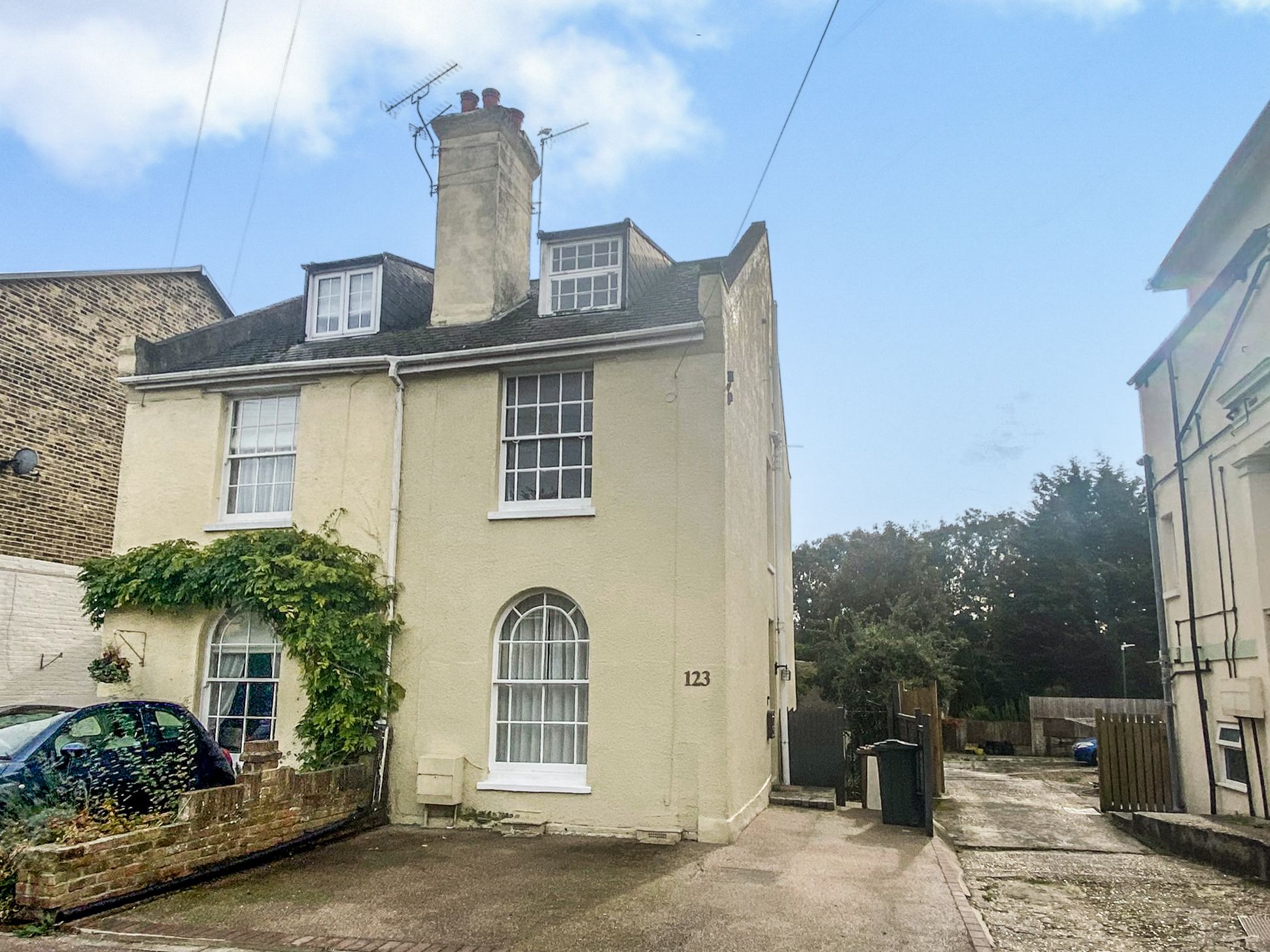 3 bed town house to rent in Knockhall Road, Greenhithe DA9 Zoopla