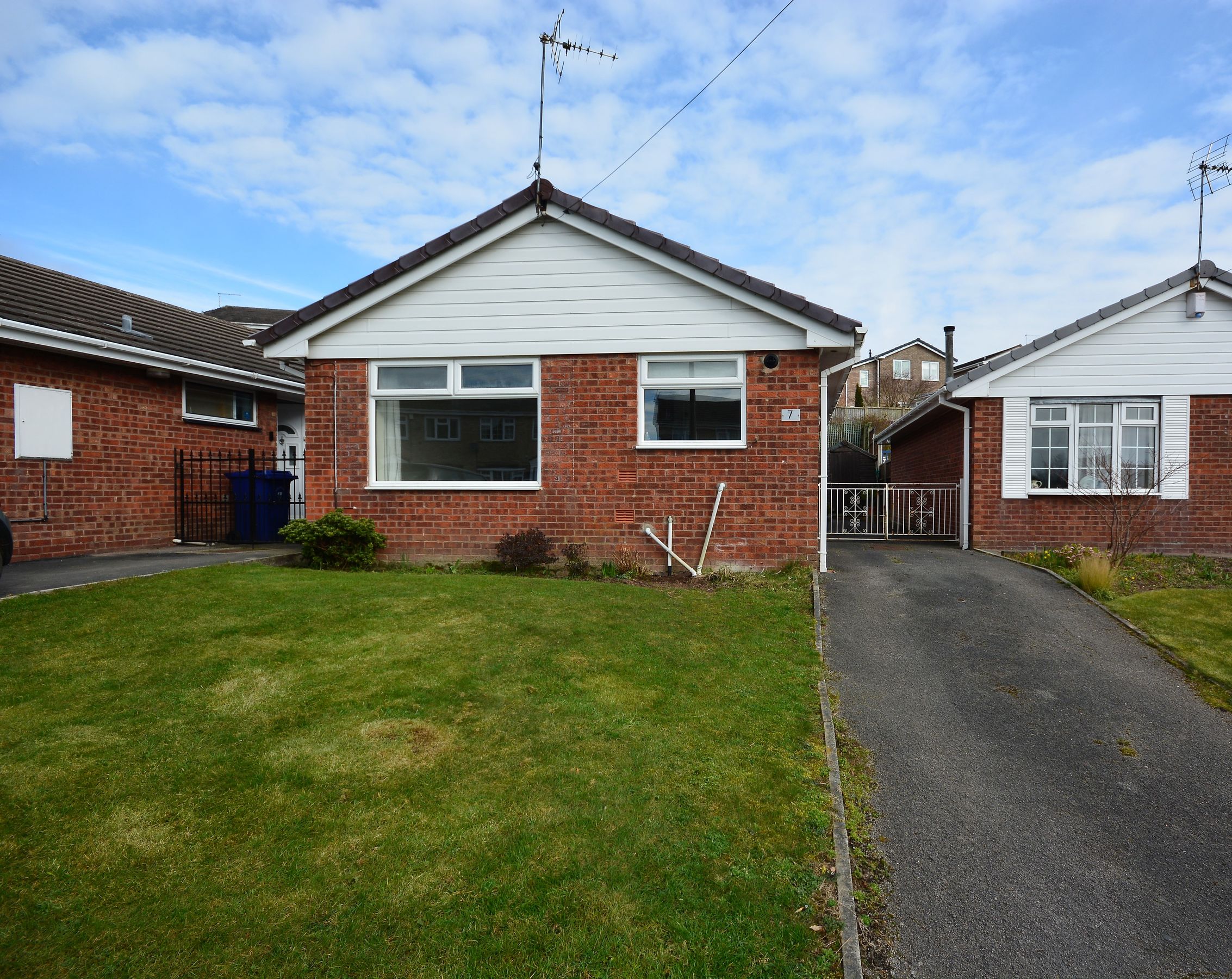 2 bed detached bungalow for sale in Mansfield Close, Clayton, Newcastle