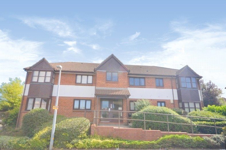 1 bed flat to rent in Brimfield Road, Purfleet, Essex RM19 Zoopla