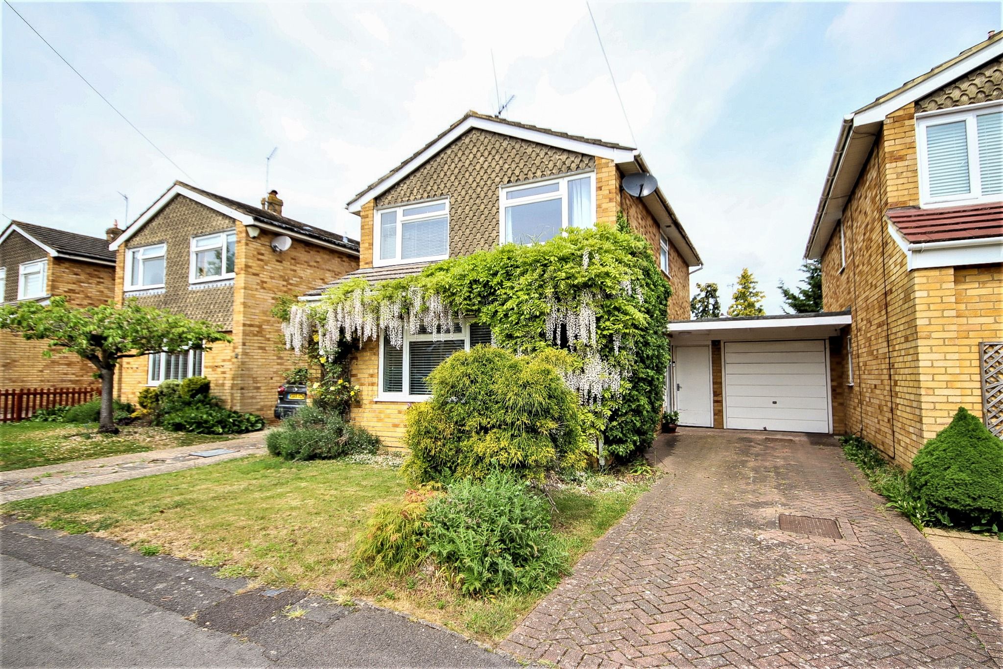 3 bed linkdetached house for sale in Partridge Mead, Maidenhead SL6