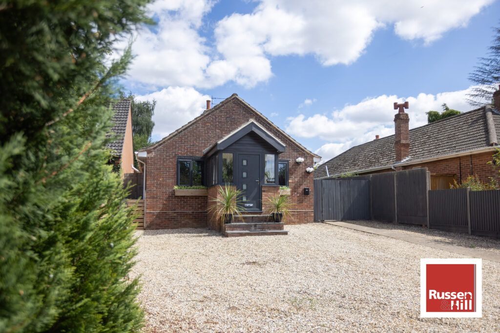 4 bed detached bungalow for sale in Bawburgh Lane, New Costessey