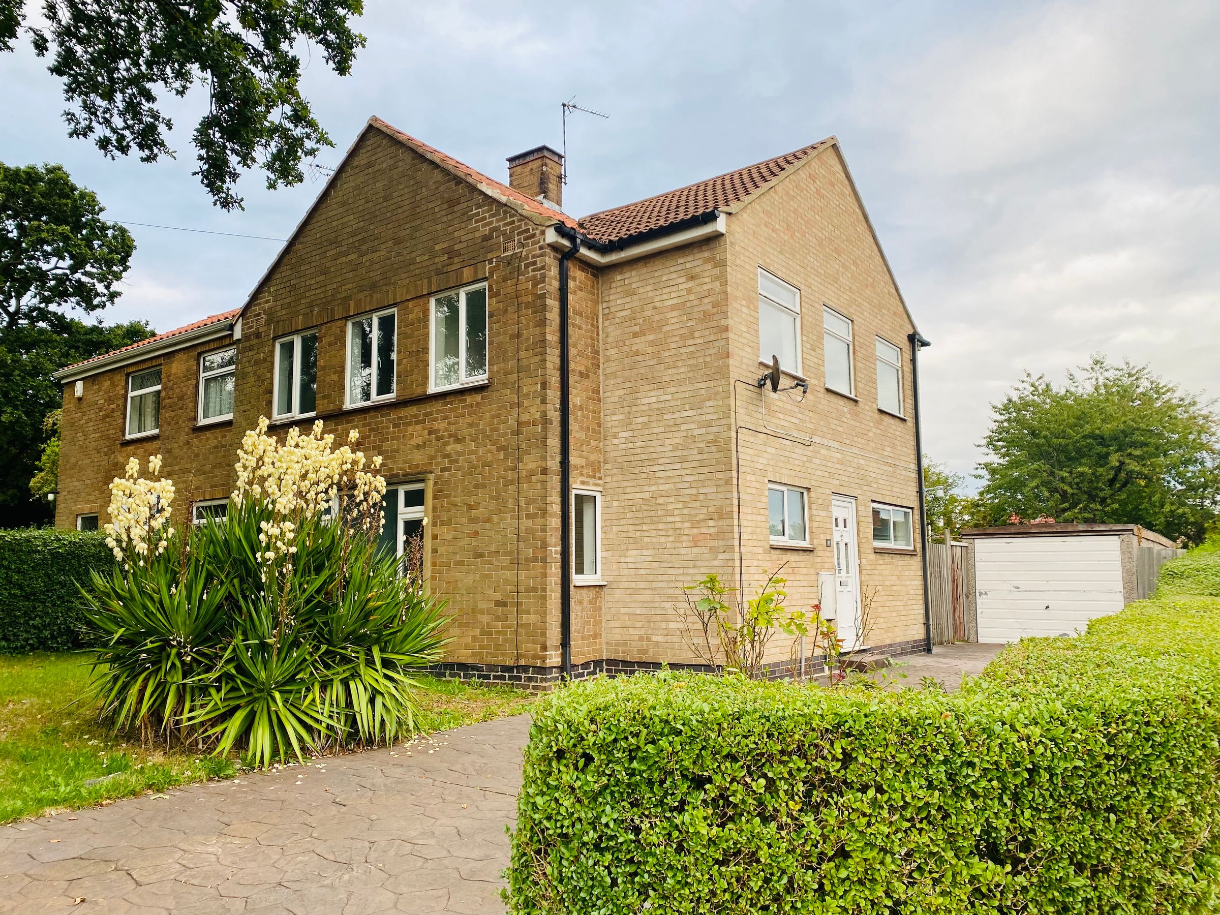 4 bed semidetached house to rent in Austen Avenue, Littleover, Derby