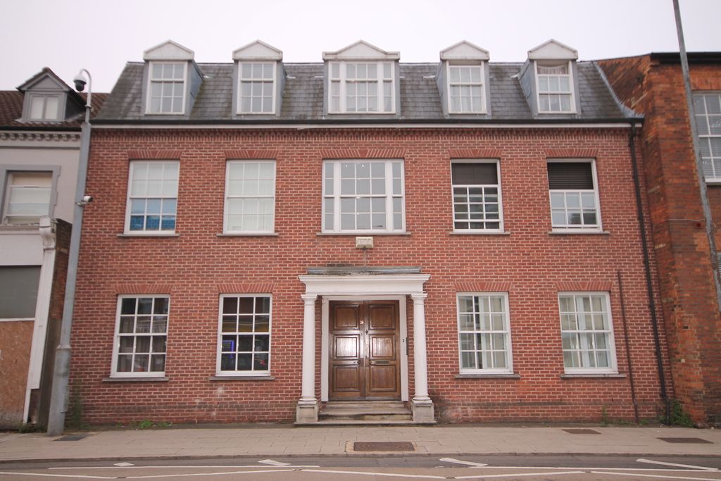 19 The Crescent, Bedford MK40  