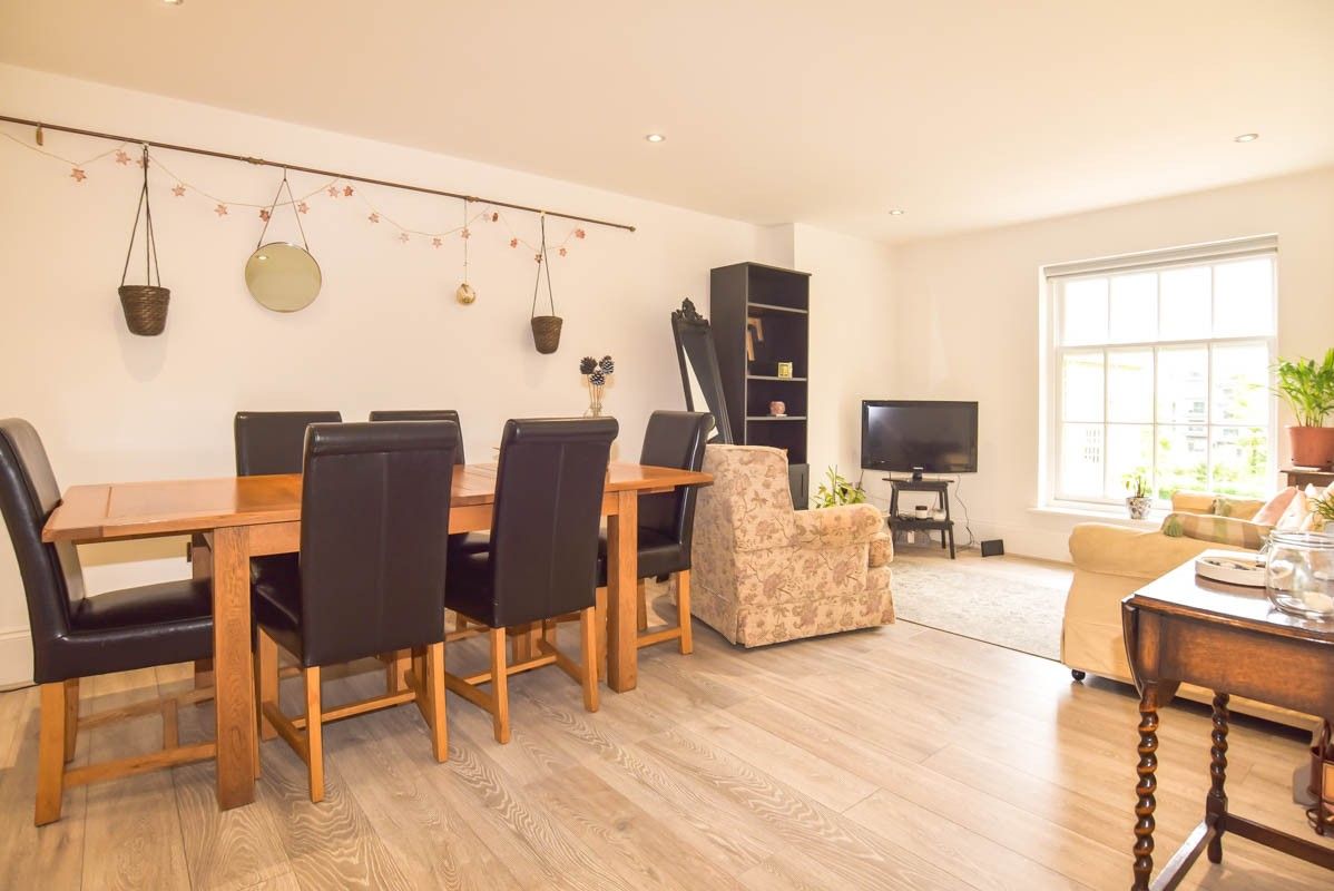 2 bed flat for sale in Royal Drive, London N11 Zoopla