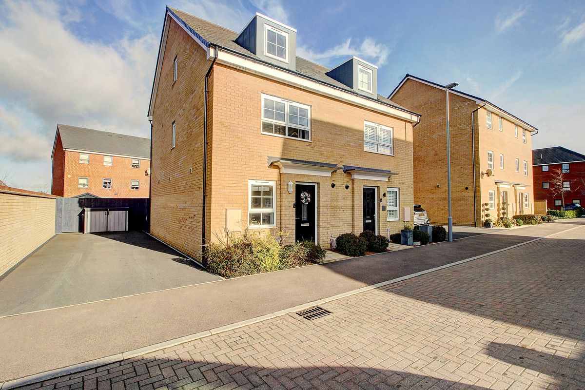 4 bed semidetached house for sale in Fullers Ground, Eagle Farm South