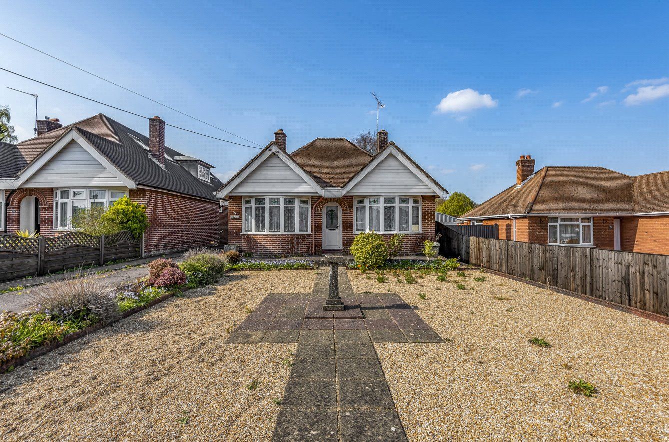 2 bed bungalow for sale in Upper Northam Road, Hedge End, Southampton