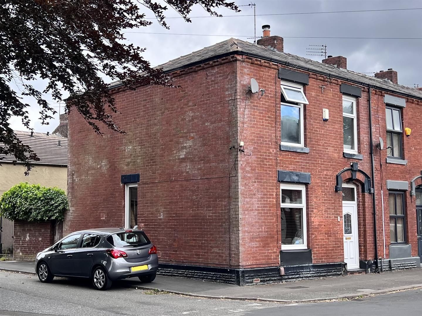 3 bed end terrace house for sale in Clarendon Street, Dukinfield SK16