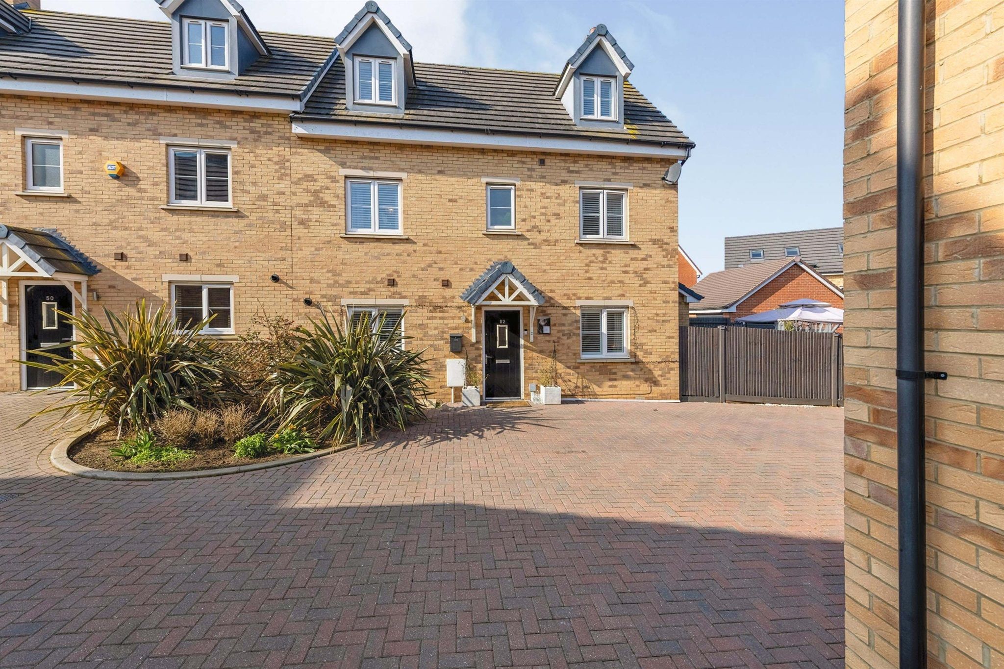 5 bed semidetached house for sale in Conder Boulevard, Shortstown