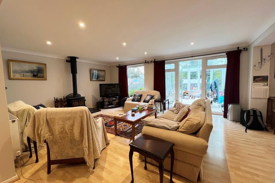 4 bed detached house to rent in Woodham Waye, Woking GU21 Zoopla