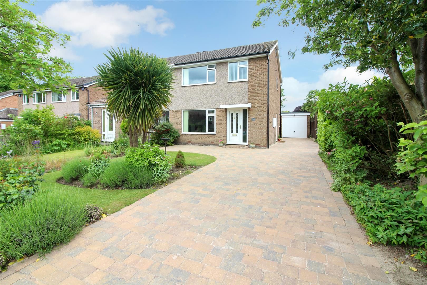 3 bed semidetached house for sale in Low Garth Road, Sherburn In Elmet, Leeds LS25 Zoopla