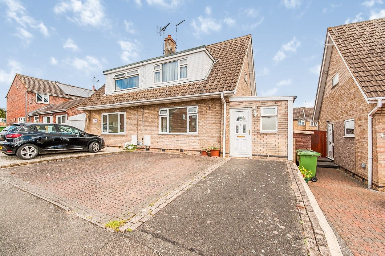 3 bed semidetached house for sale in Springfield Road, Yaxley