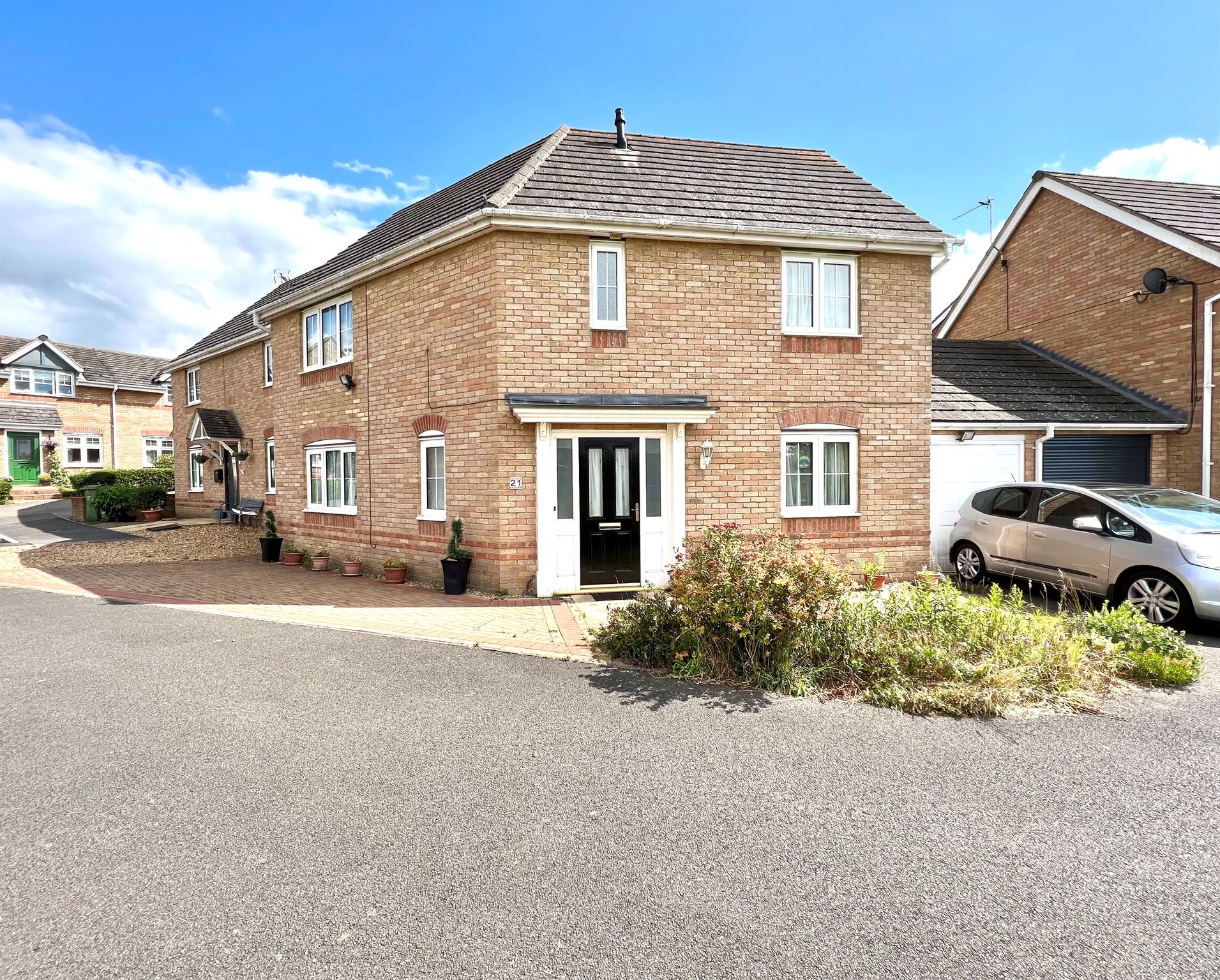 3 bed linkdetached house for sale in Penrhyn Close, Corby NN18 Zoopla