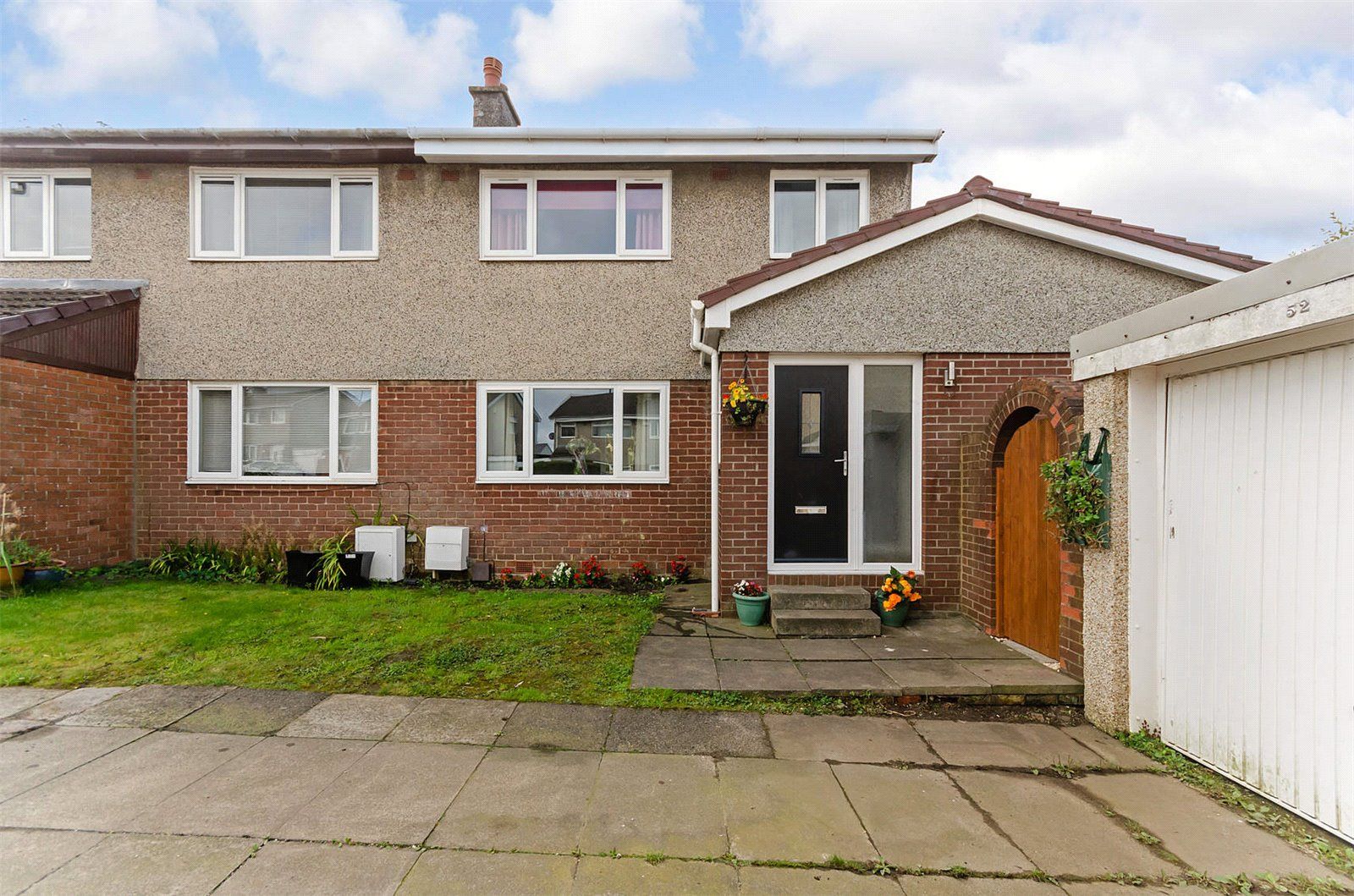 4 bed semidetached house for sale in Mailerbeg Gardens, Moodiesburn