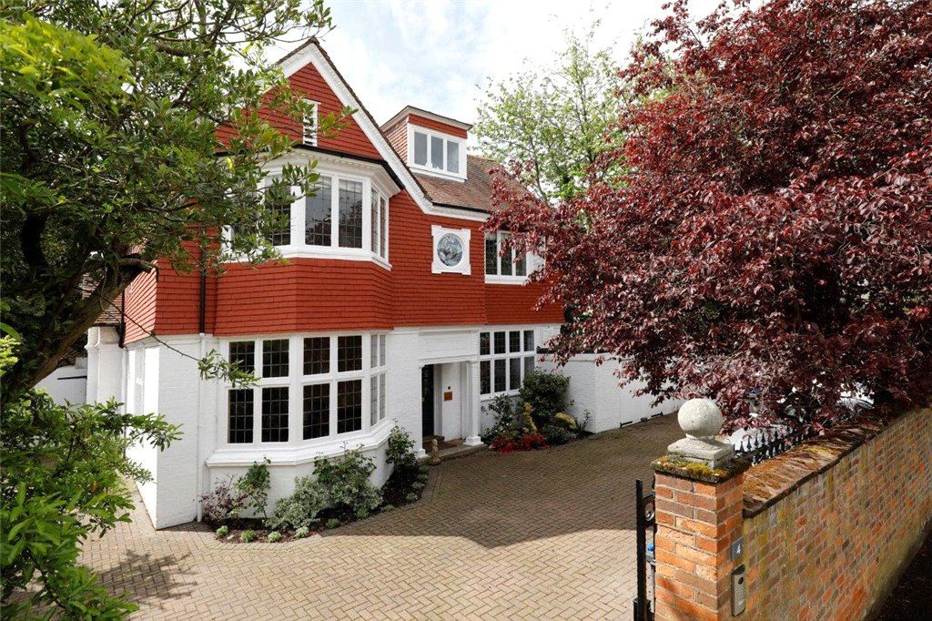 Parkside Avenue Wimbledon Vlg SW19  