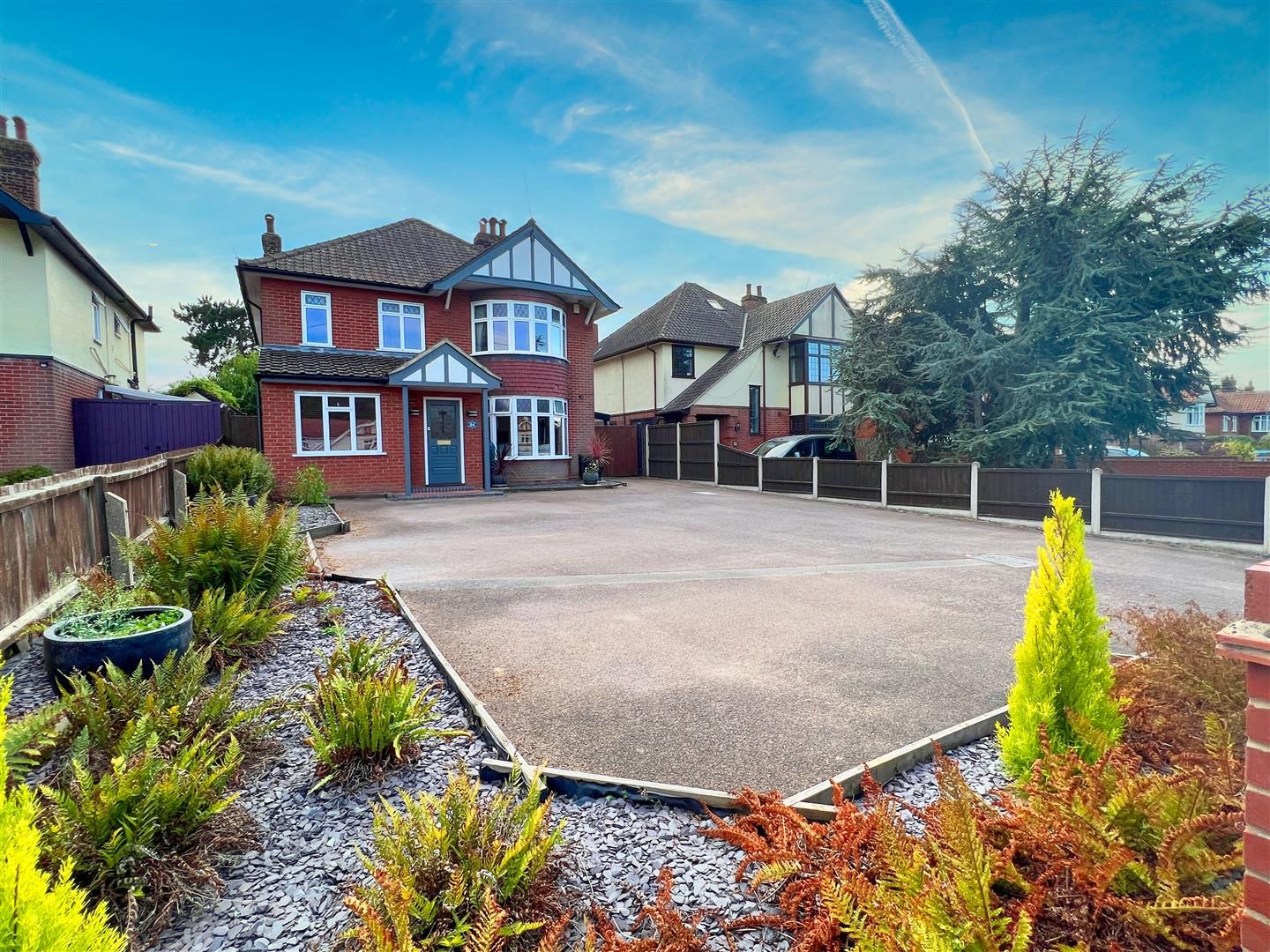 4 bed property for sale in Bucklesham Road, Purdis Farm, Ipswich IP3