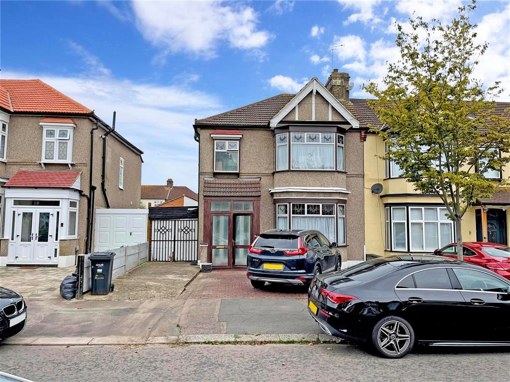 3 bed end terrace house for sale in Hillview Crescent, Ilford, Essex
