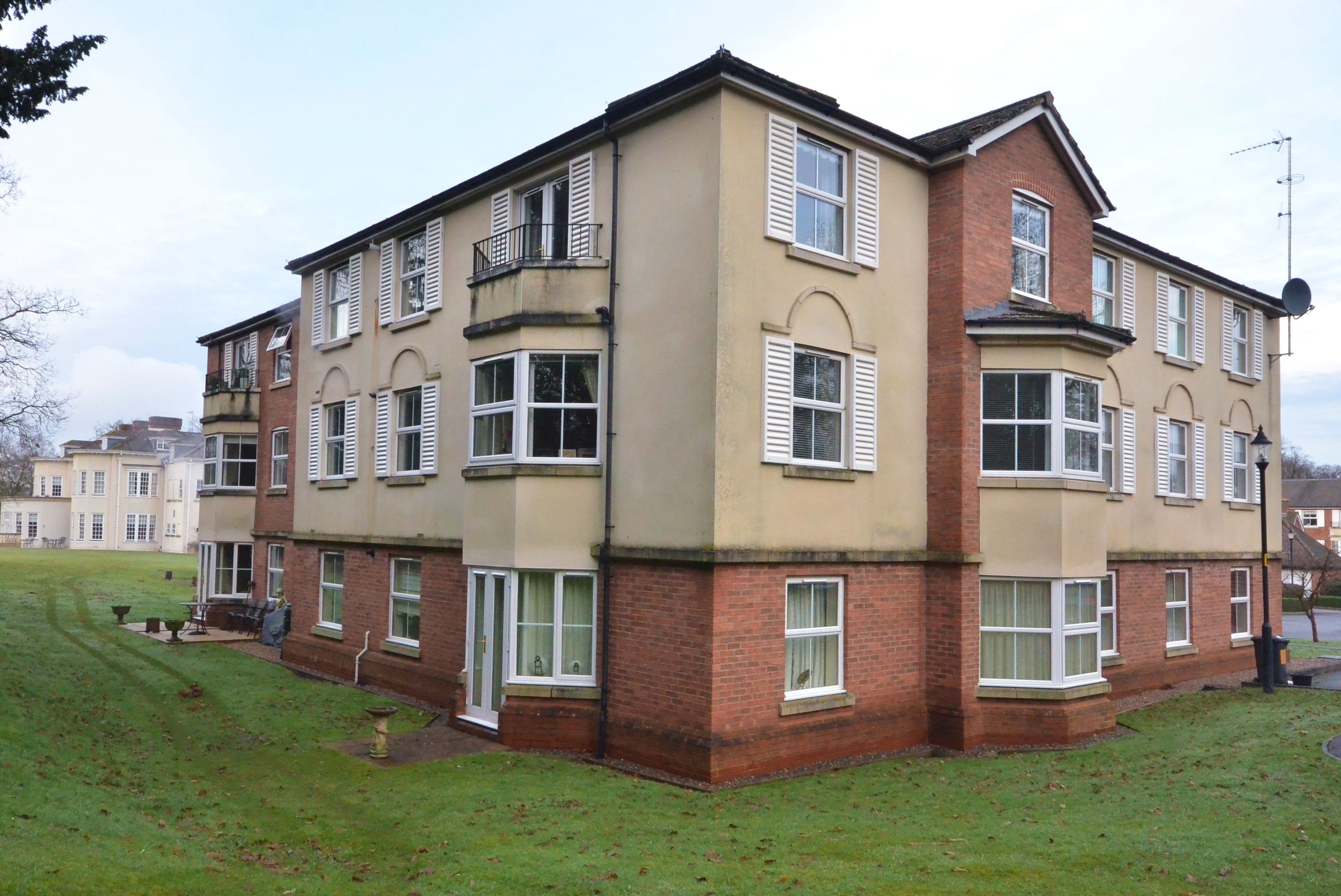 20 Compton Court, Lime Tree Village, Dunchurch, Warwickshire CV22  