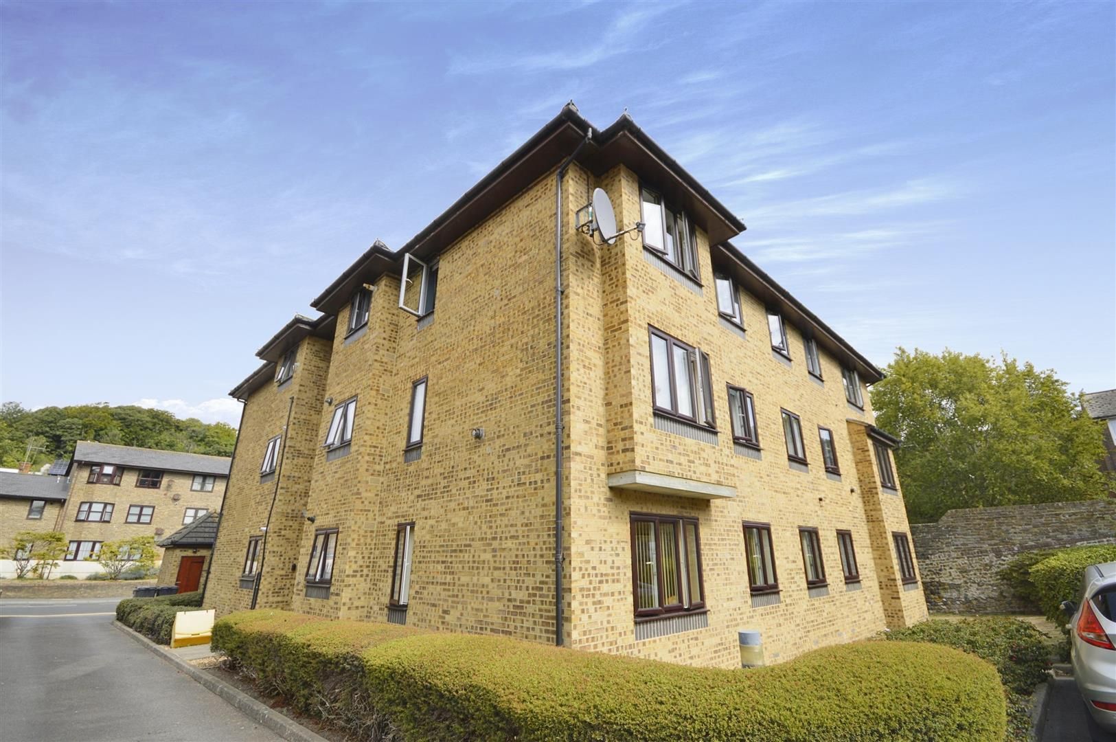 2 bed flat for sale in Folkestone Road, Dover CT17 Zoopla