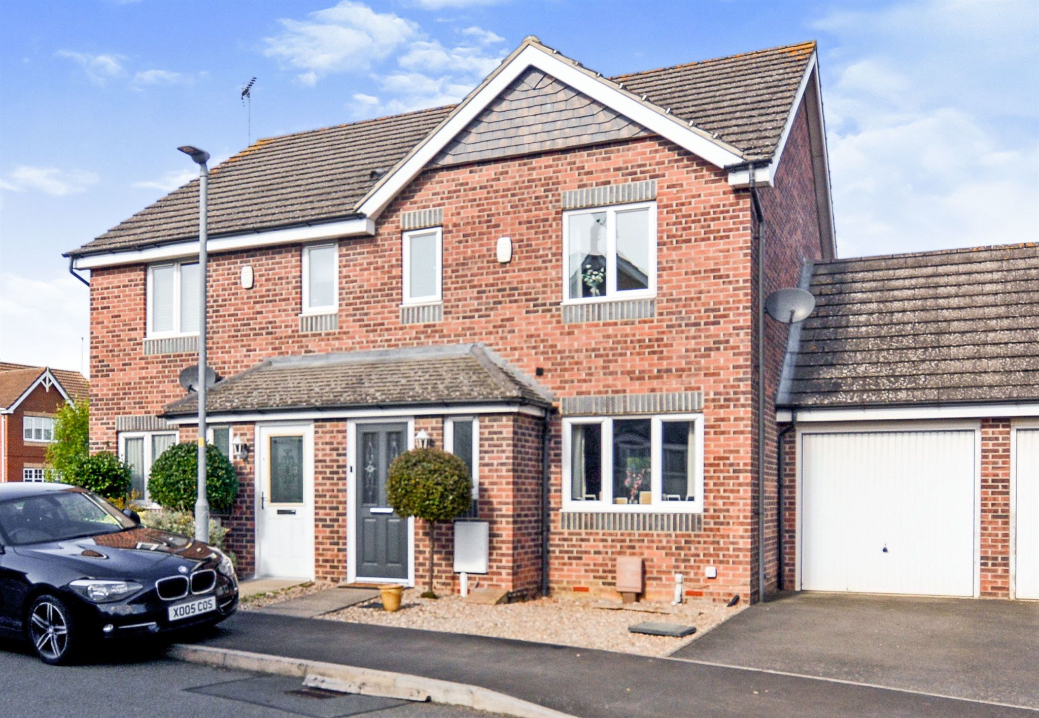 3 bed semidetached house for sale in Goodwin Close, Wellingborough NN8