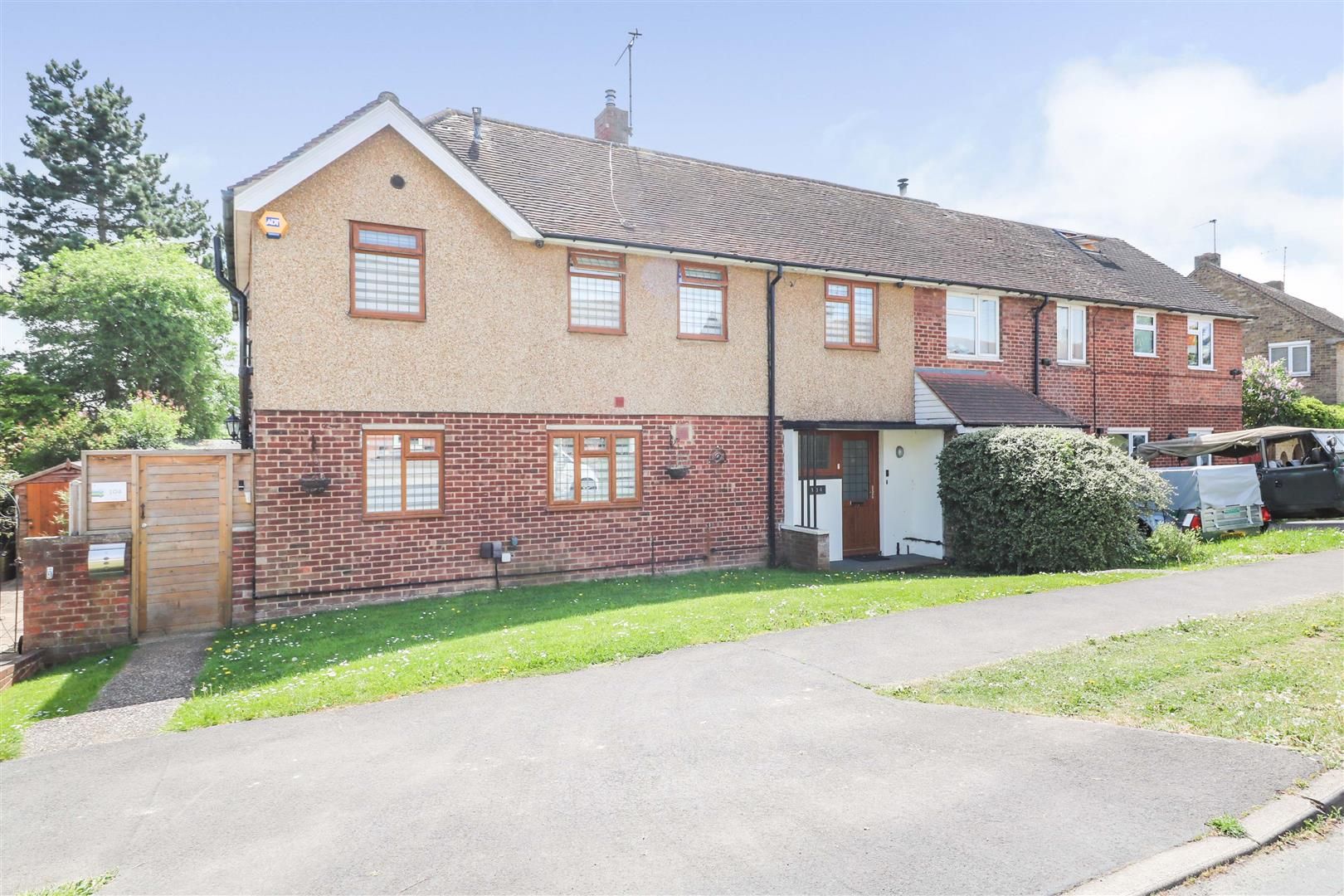 5 bed semidetached house for sale in Monkswood Avenue, Waltham Abbey