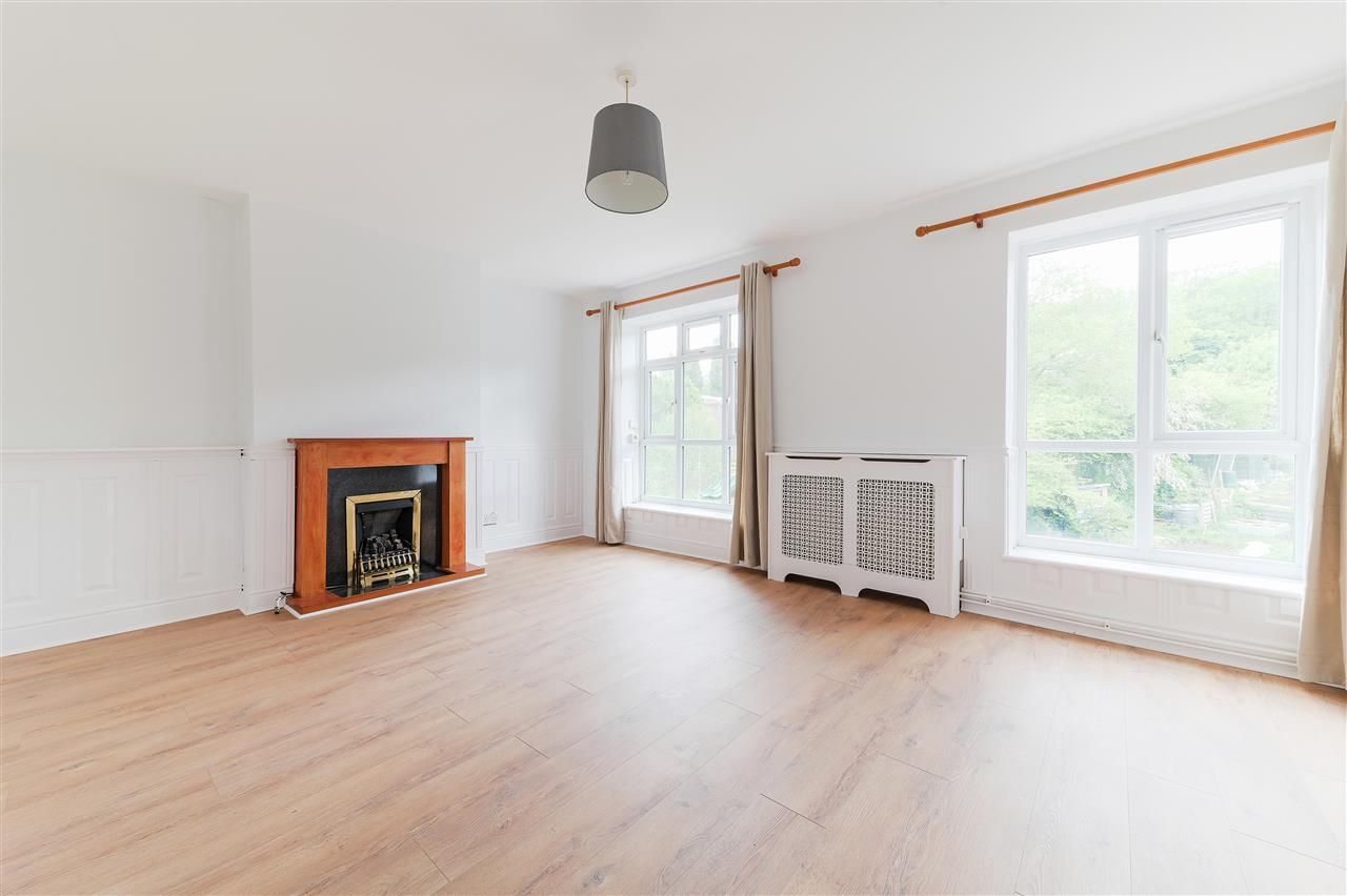 3 bed flat to rent in Stroud Crescent, London SW15 Zoopla
