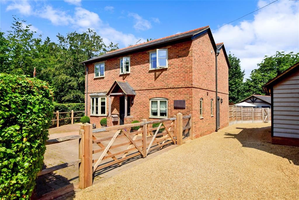 3 bed detached house for sale in Pulborough Road, Cootham, West Sussex