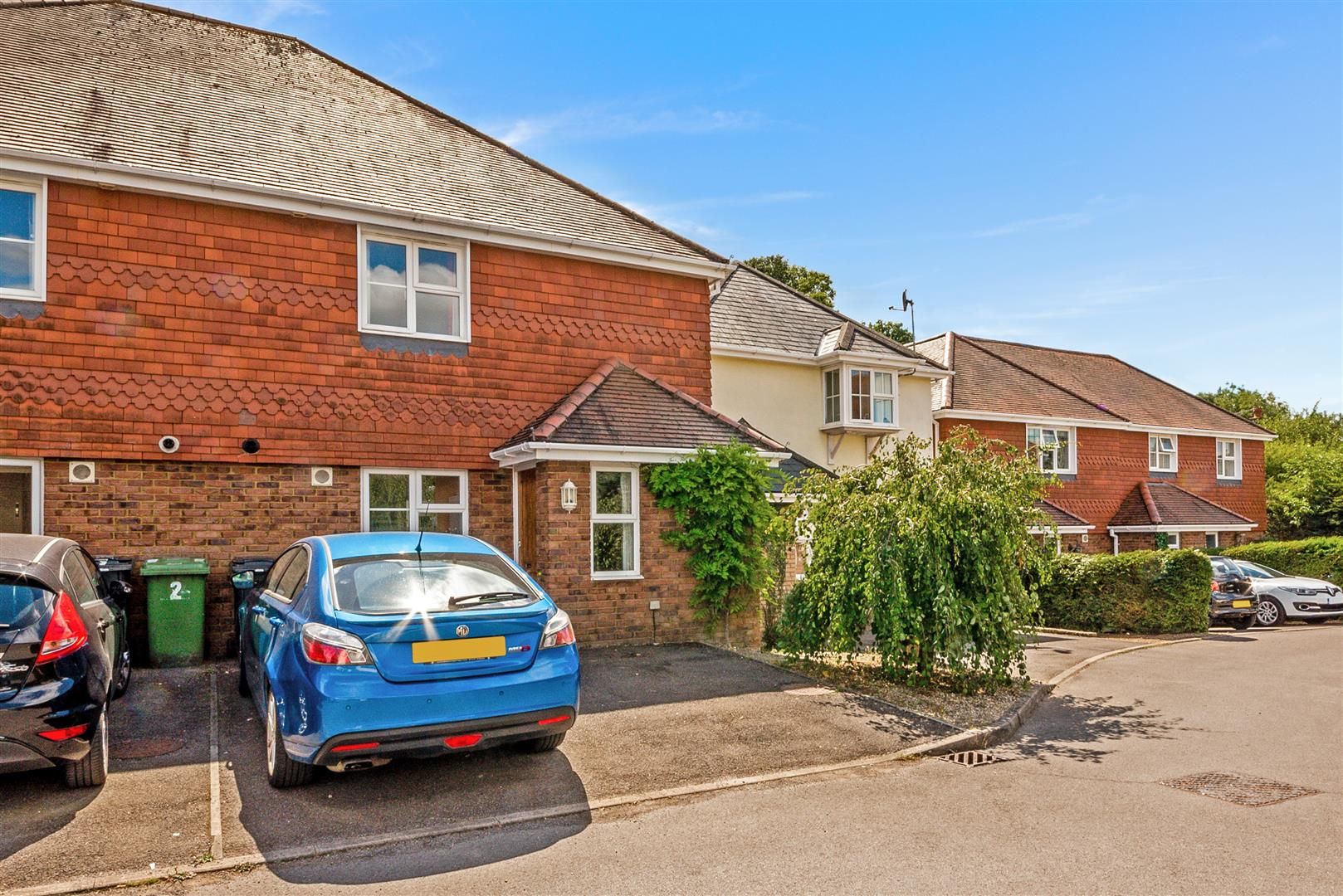 3 bed semidetached house to rent in Stable Close, Langley Vale, Epsom