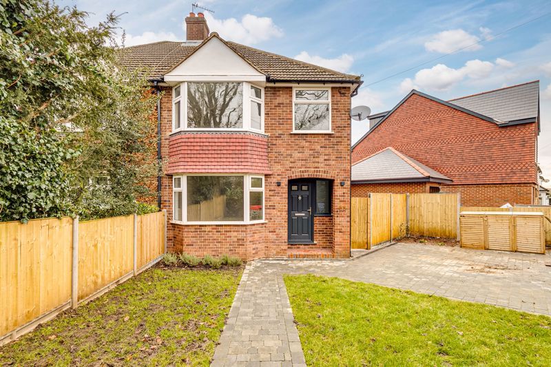 3 bed semidetached house for sale in Chelsham Road, Warlingham CR6