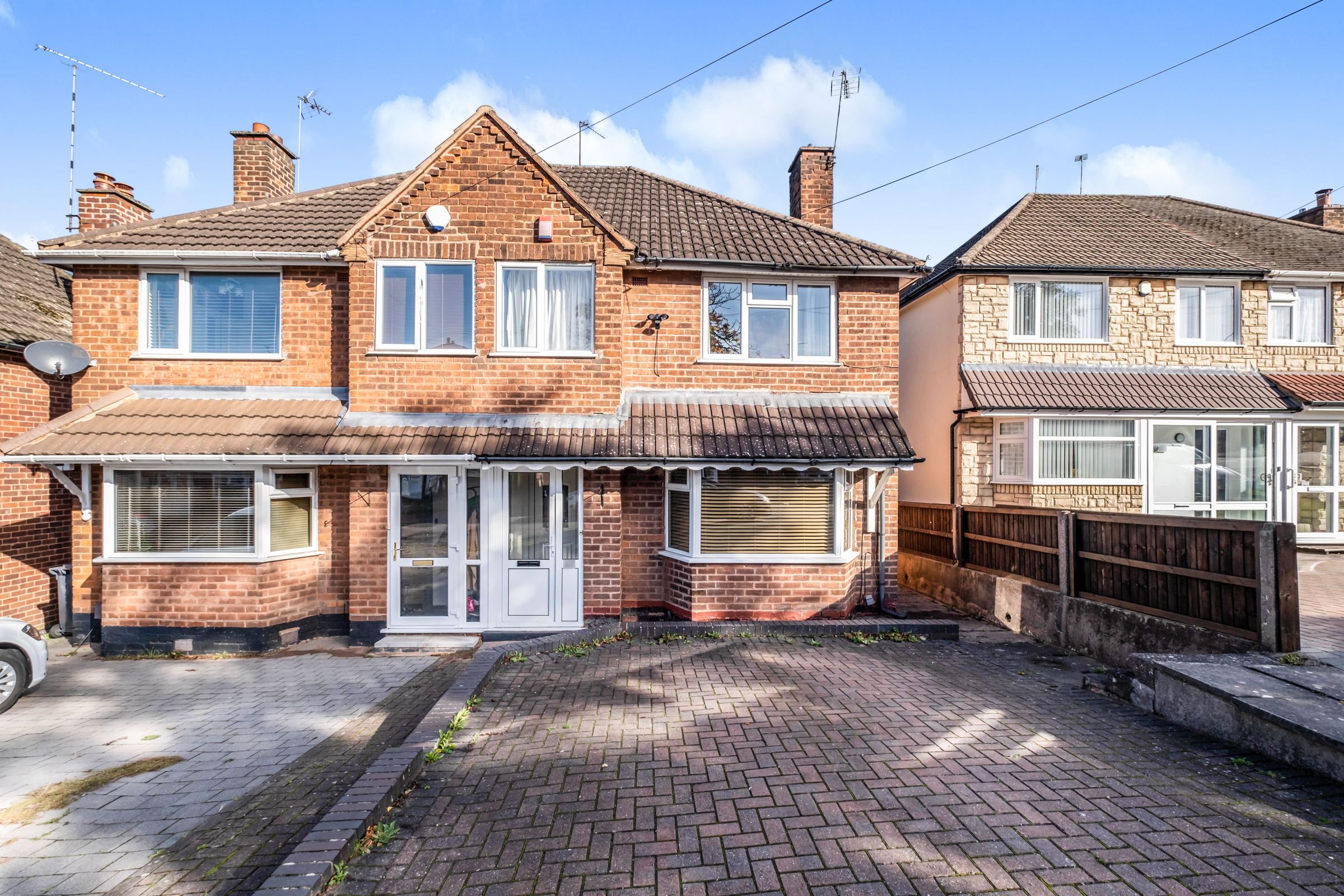 3 bed semidetached house for sale in Raeburn Road, Birmingham B43 Zoopla