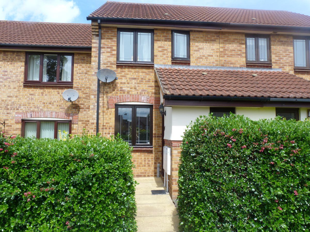 2 bed terraced house to rent in Warren Street, Rockwell Green