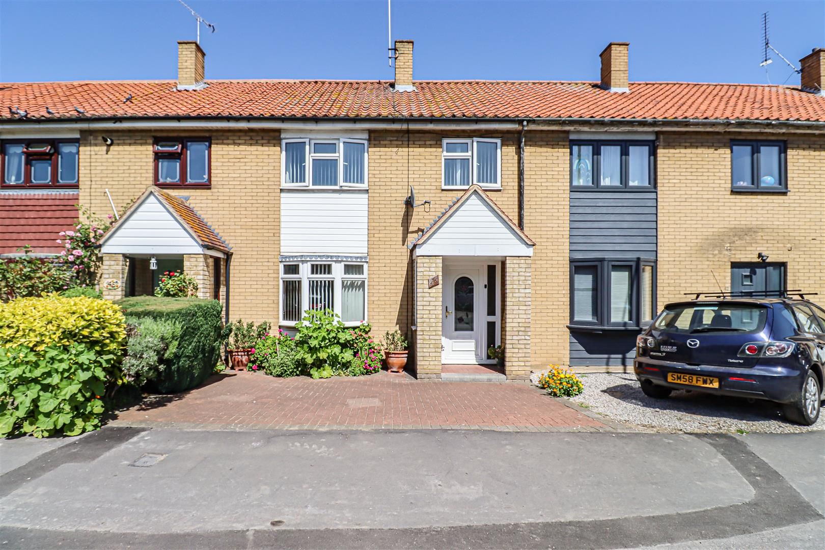 3 bed terraced house for sale in Great Knightleys, Lee Chapel North