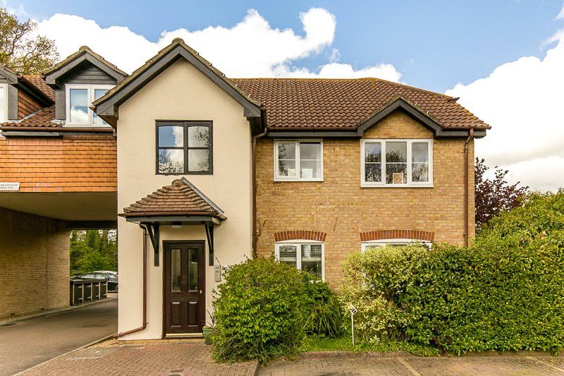 2 bed flat for sale in The Woodlands, Smallfield, Horley, Surrey RH6