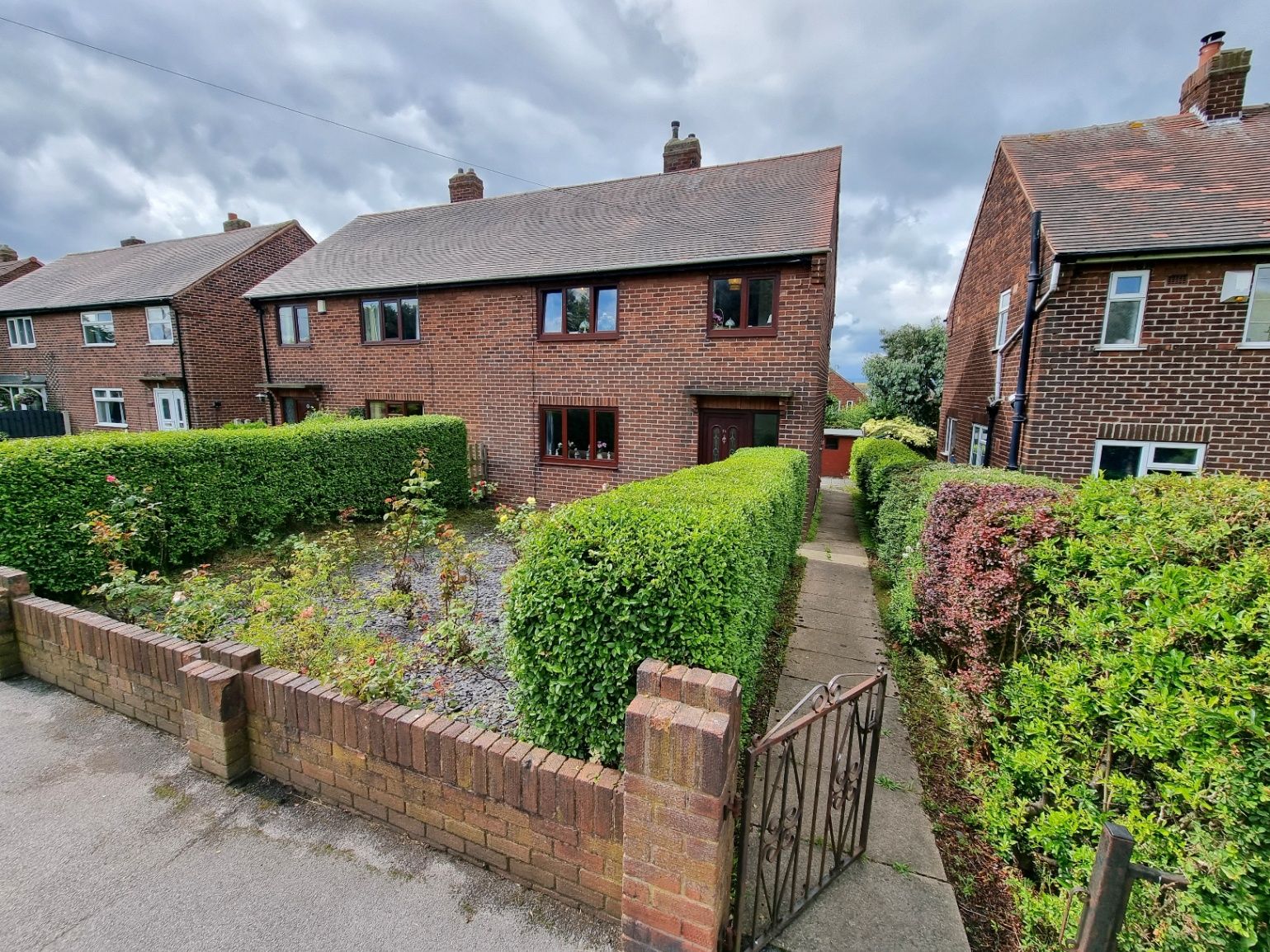 3 bed semidetached house for sale in Windhill Lane, Staincross