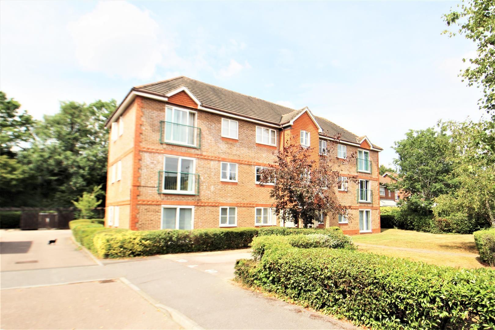 1 bed flat to rent in Fenchurch Road, Maidenbower, Crawley RH10 Zoopla