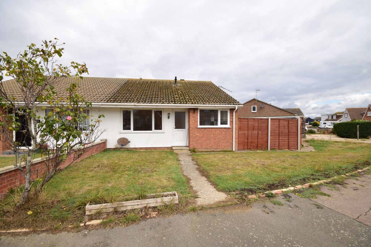 3 bed bungalow to rent in Cedar Crescent, St. Marys Bay, Romney Marsh