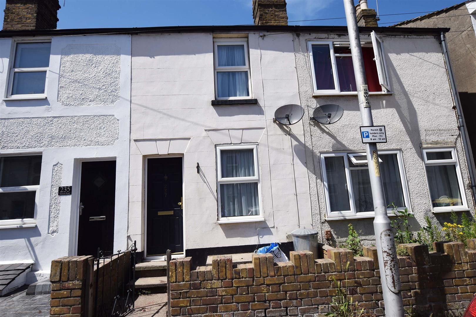 3 bed terraced house to rent in Station Road, Rainham, Gillingham ME8
