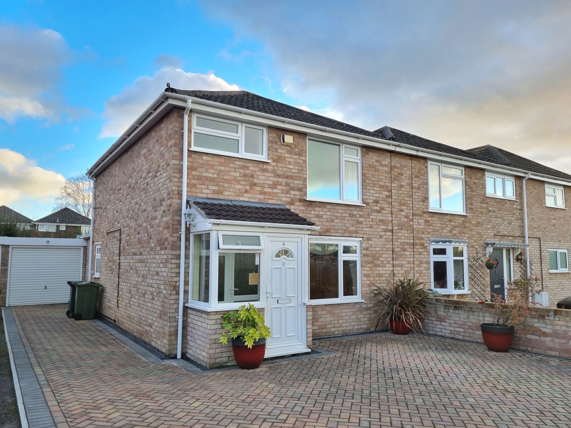 3 bed semidetached house to rent in Grace Close, Yatton, Bristol BS49