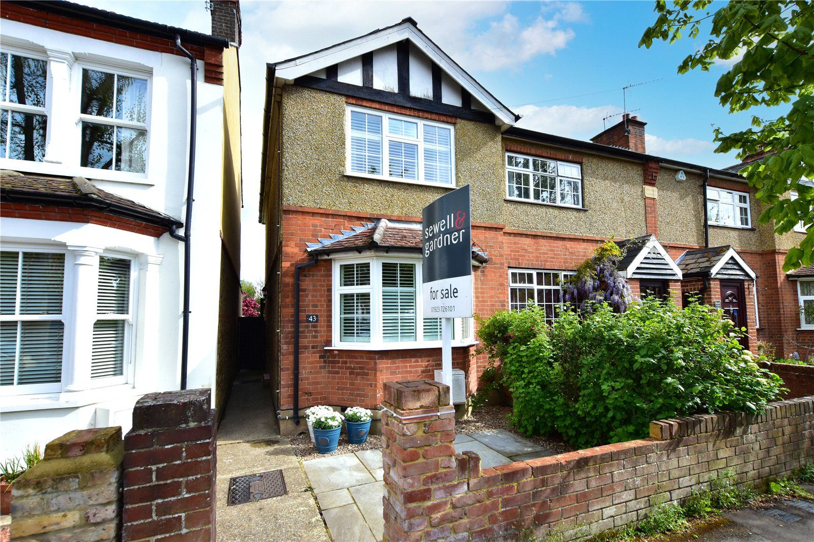 2 bed end terrace house for sale in Dickinson Avenue, Croxley Green
