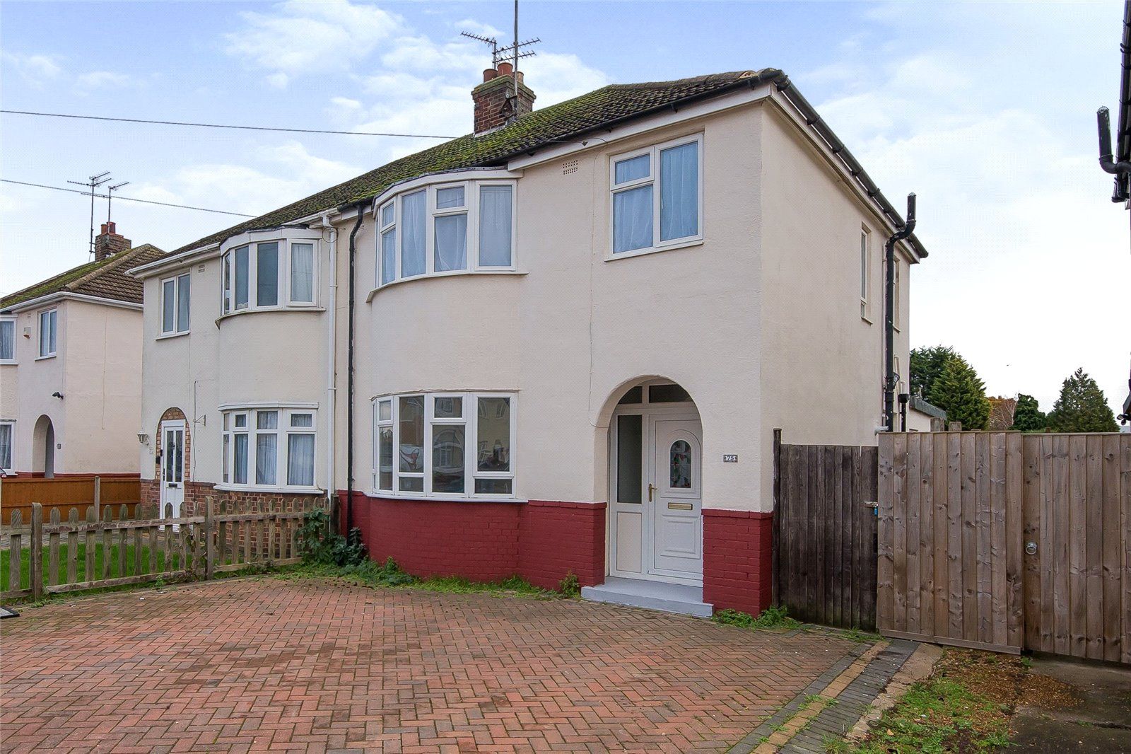 3 bed semidetached house for sale in Southfields Drive, Peterborough