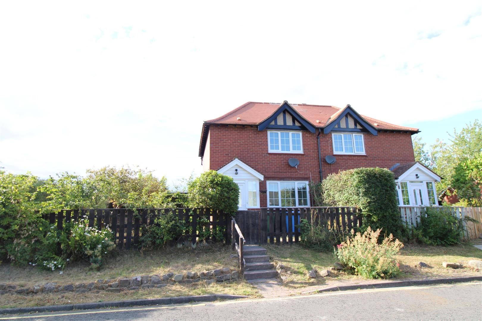 3 bed semidetached house to rent in Broadway, Darras Hall, Newcastle