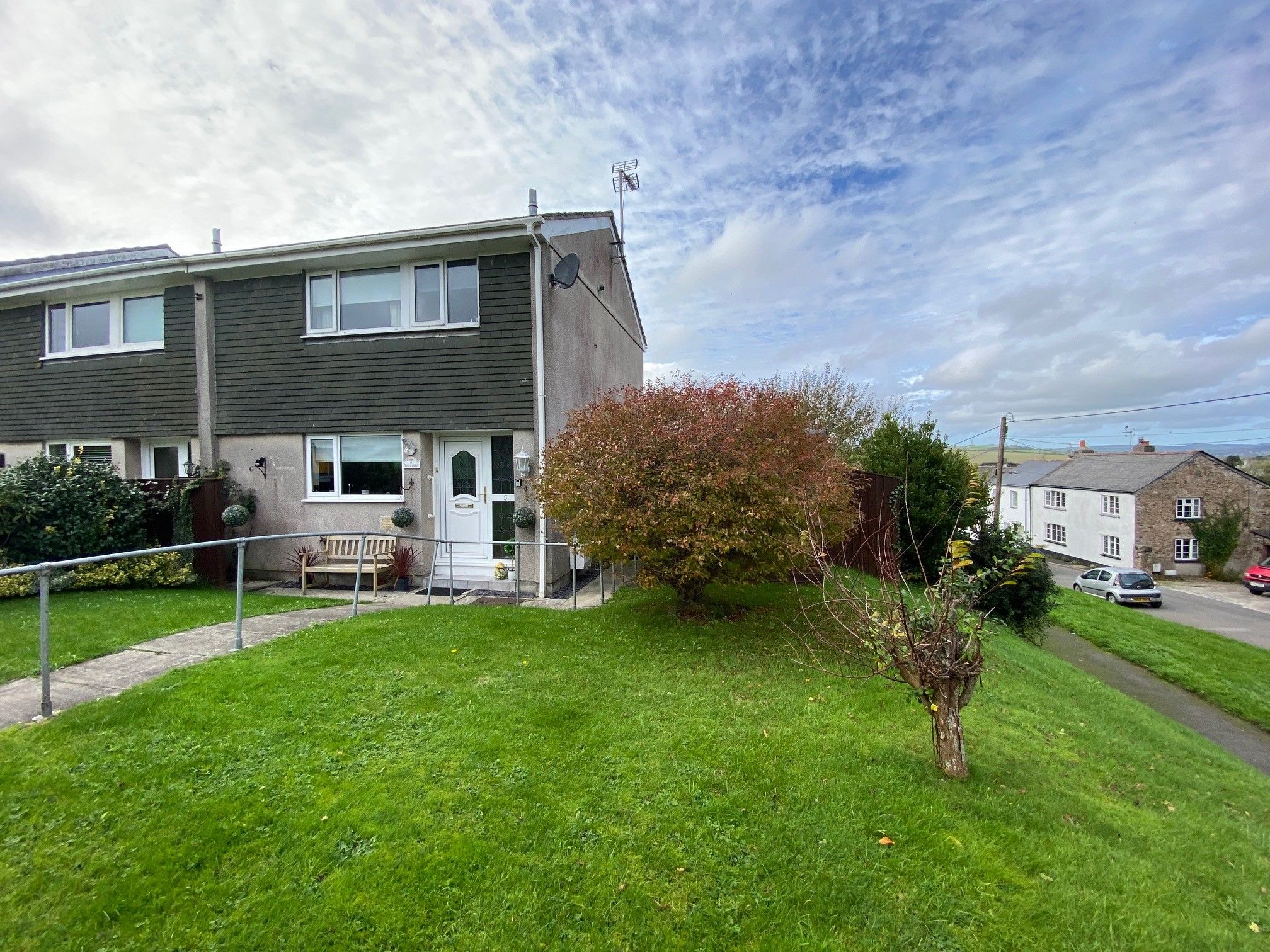 3 bed end terrace house for sale in Wakehams Close, Modbury, Ivybridge