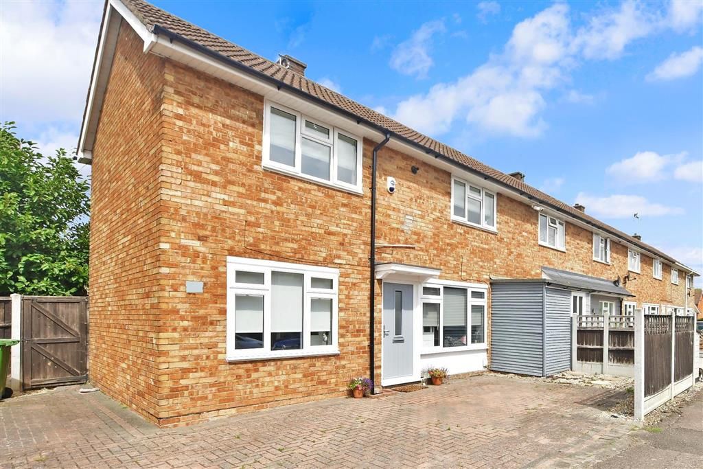 2 bed end terrace house for sale in Southcote Crescent, Basildon, Essex